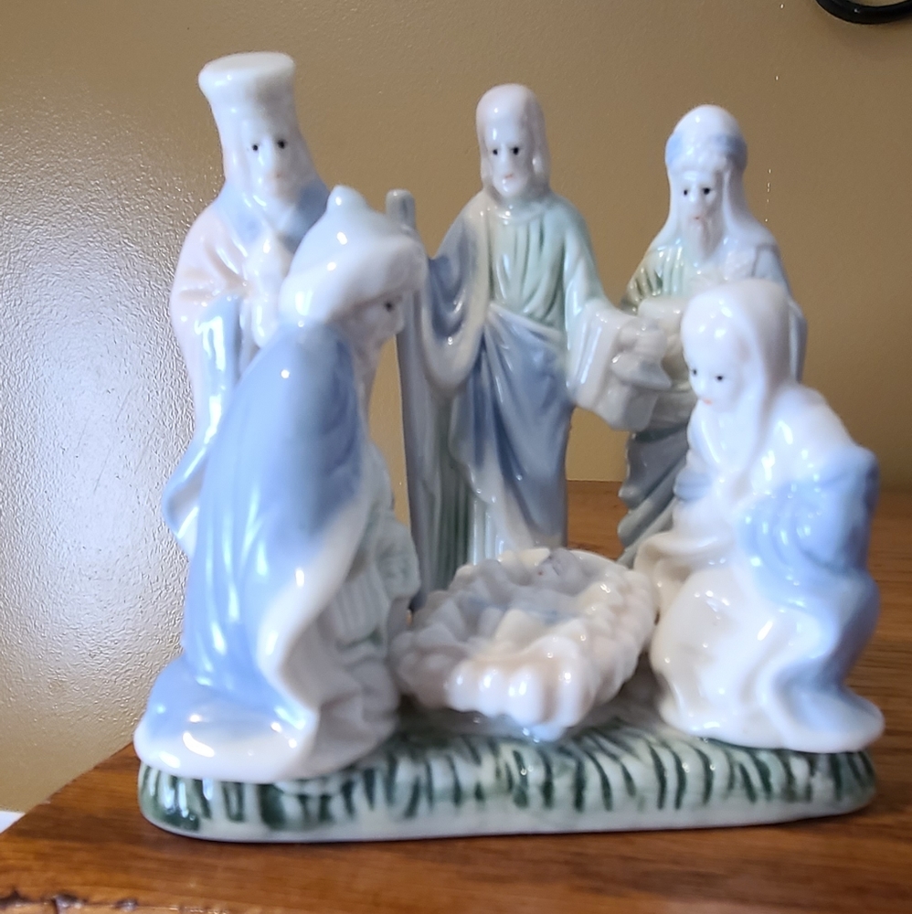 Porcelain Christmas Vintage figurine - Picture 2 of 13